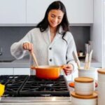 6 Cara Melindungi Kulit saat Masak biar Tidak Kusam dan Jerawatan